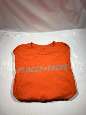 Places + Faces tröja - Hej! Säljer nu min tröja från märket Places + Faces, storlek M bra skick, allt på bilden ingår. Tveka inte på att höra av dig om du har frågor eller funderingar kring tröjan! 