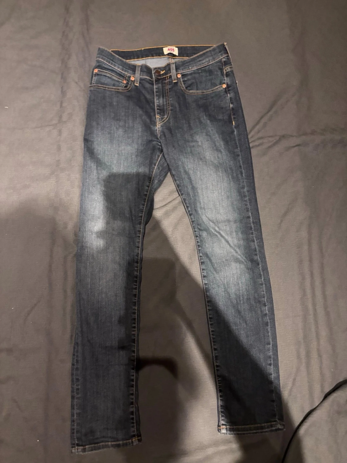 Mörk blåa jeans