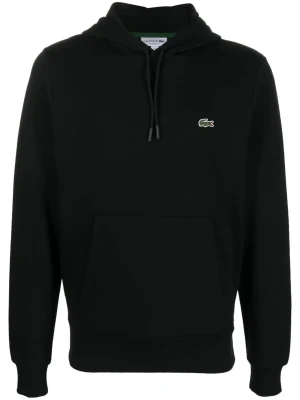 Lacoste svart hoodie - Snygg svart hoodie från Lacoste med klassisk krokodillogo på bröstet. Hoodien har huva med dragsko, stor magficka och ribbade muddar vid ärmar och nederkant. Tillverkad i mjukt material som passar perfekt till en avslappnad stil.