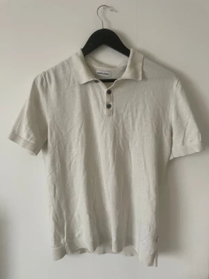 Jack and Jones Piké - Den är CREMÉVIT! Storlek S, jag är 183 cm lång, vid frågor kontakta mig!