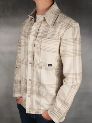 Rutig Overshirt - Zara - Zara Overshirt  • Storlek: S • Skick: 9/10 – fint skick utan skavanker • Inkluderas: Endast Hoodie • Nypris: Ca 1200kr • Passform: Modellen på bilden är 180 cm lång, väger 65 kg •