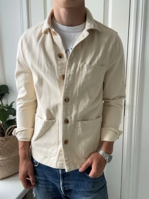 Studio total overshirt  - Studio total overshirt, Inga defekter! Modellen i bilderna är 180 cm 75 kg och bär Storlek S , Kom med frågor! 🌟 (Kan gå ned i pris vid köp av paket 😉) 