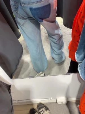Baggy Alder jeans  - Såå snygga baggy Ader jeans i storlek M. Liknade acne jeans med den blå stained fickan🙌