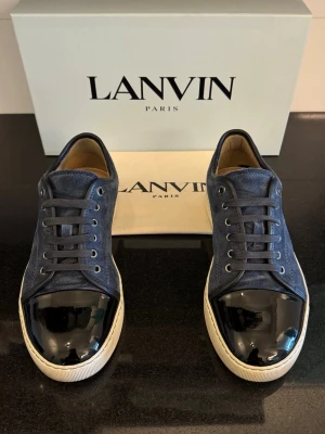 Lanvin Skor - Feta Lanvin skor i blå | UK 6 som motsvarar ca 40-41 | Dem är i ett grymt och skick få tecken av användning | Lanvin-dustbag följer med | Tveka inte att kontakta oss vid minsta fundering!