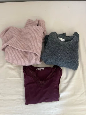 Tre fina tröjor - Säljer dessa tre superfina tröjor i storlekarna ca XXS-XS från Gina och H&M i röd, rosa och grå