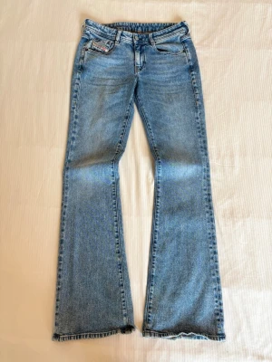 Vintage Bootcut Diesel Jeans - Heeeejjjj🤩nu säljer jag mina diesel jeans i storleken 28/32 men sitter som 30/32🫣passformen är en slim bootcut och washen på jeansen är helt sjuka😳tveka inte på skriva ifall ni har några frågor 😘