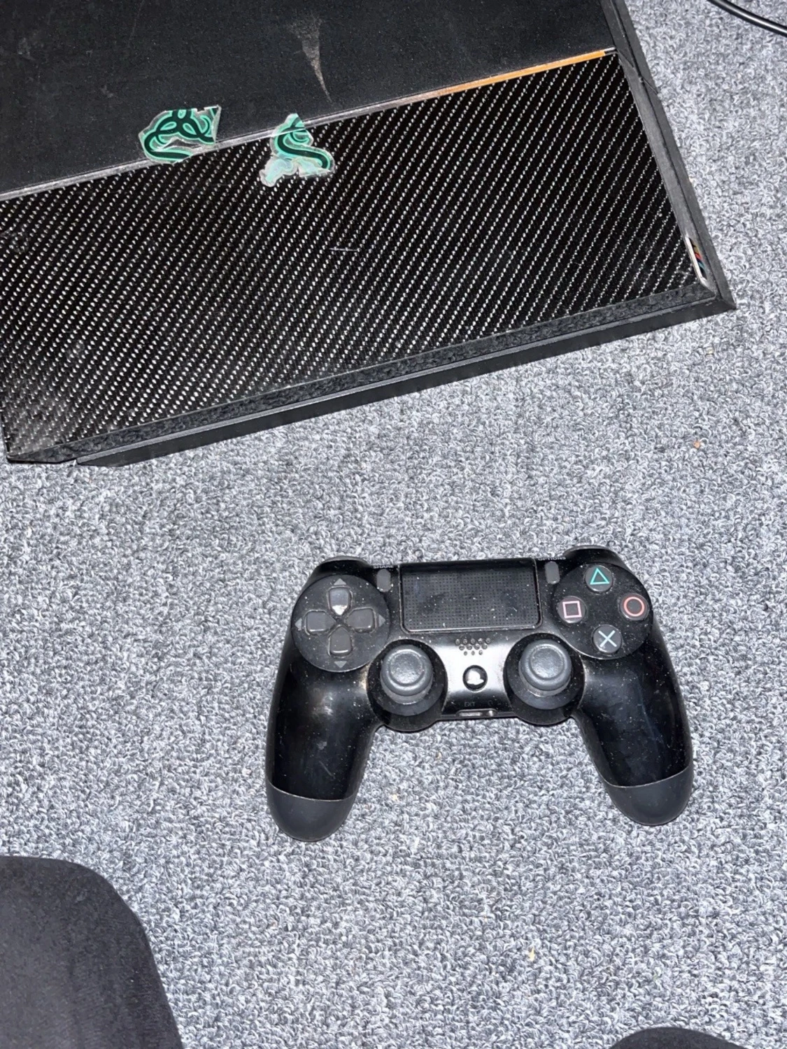 PlayStation 4 med handkontroll - 1
