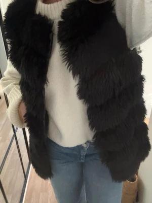 Svart  pälsväst - Bra skick!🖤