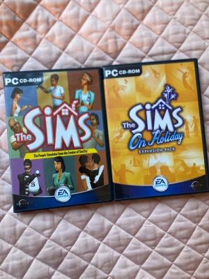 Sims paket  - Okej så jag hittade dessa två i mitt lokala magiska sophus och sen spelade jag aldrig de då jag inte äger en kortläsare. Jag tycker att skivorna ser bra ut men jag kan inte garantera att de fungerar och säljer därmed dessa för lågt pris :)
