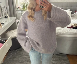 Ljuslila  stickad ulltröja - En helt ny ulltröja i ljuslila från Lindex, nypris 1499kr super mysig och len i materialet.