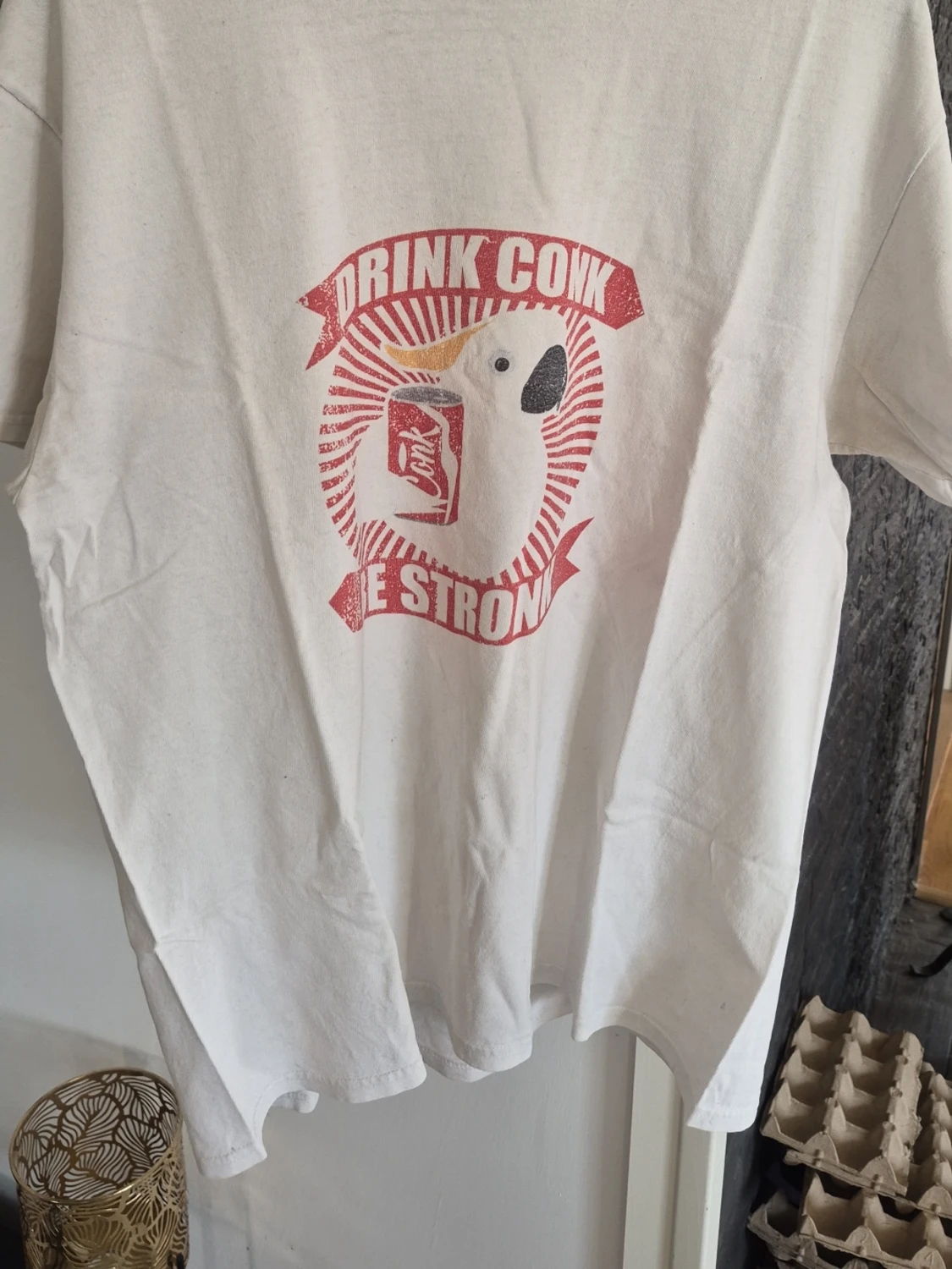 Vit t-shirt med papegojtryck