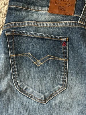 Lågmidjade jeans - Midjemått: 42 Innerbensmått: 77                                  Pris kan diskuteras!!❣️