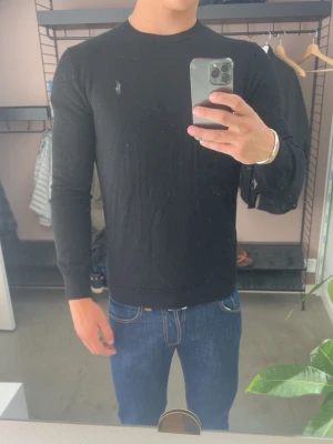 Ralph lauren  - Säljer nu min Ralph lauren tröja i 100% merinoull då den börjar bli för liten. Jag är 185 och väger 75kg. Den är i storlek M och mycket bra skick. Hör av er om ni har några frågor!