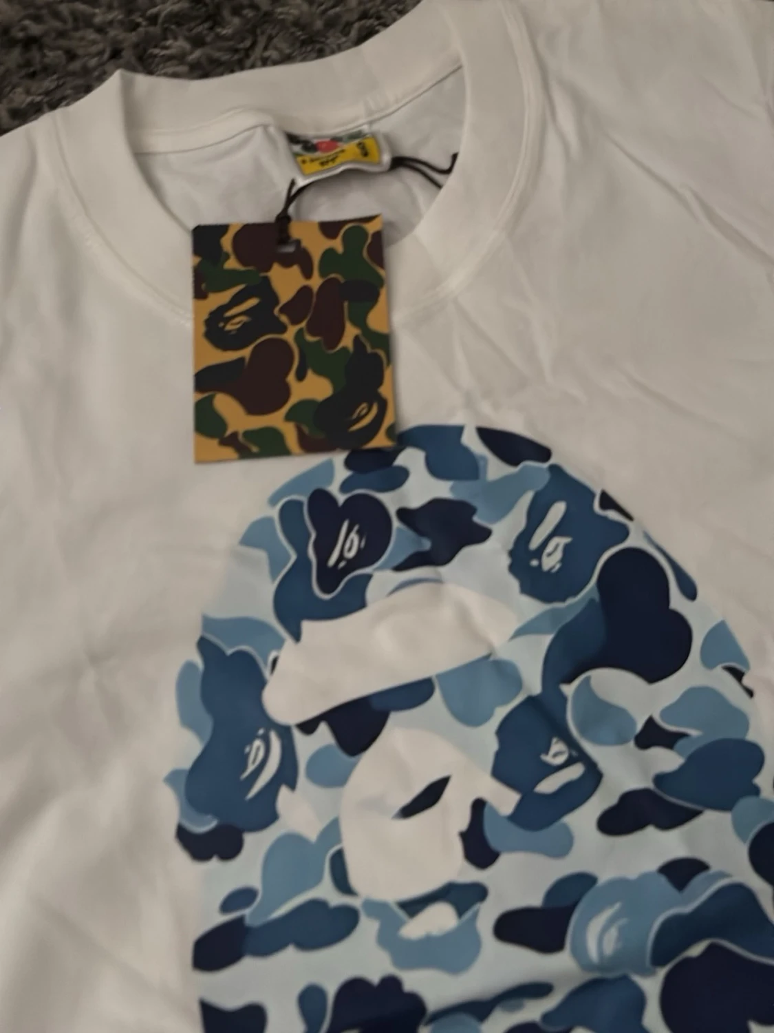 Vit BAPE t-shirt med blått camotryck - 2