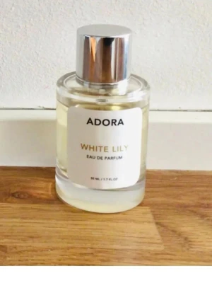 Adora White Lily Eau de Parfum - Bara lite använt se bild 