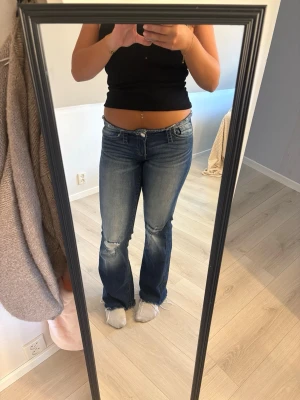 Jeans med hål - Säljer dessa jeans från Gina Young 14+ Använda fåtal gånger 