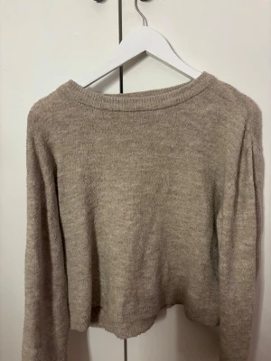 Beige stickad tröja -  stickad tröja från lager 157 