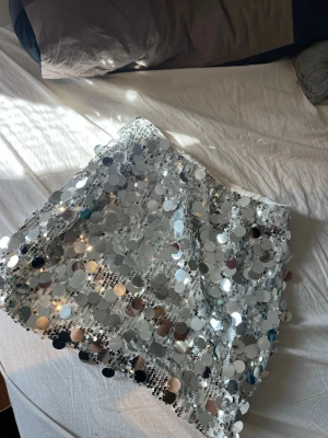Glittrig kjol - Glittrig kjol från Shein, storlek S. Använd en gång