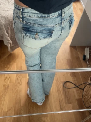 Jeans - Snygga jeans från h&m, aldrig använda🌟 Uppsprättade längst ner så att de ska bli några cm längre💕