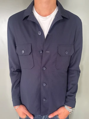 Blå Overshirt - Strl - M | Skick - 10/10 | Nypris - ca 1300kr | Vid minsta lilla fundering är det bara att höra av sig!