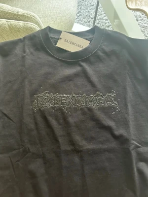 B t-shirt - Helt ny.Stl M