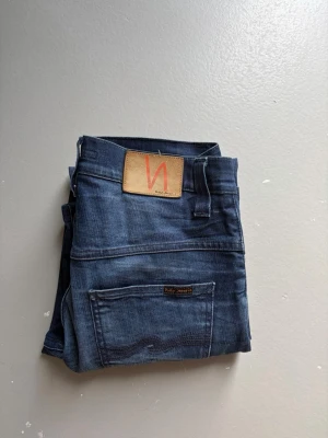 Nudie Jeans - Säljer nu dessa väldigt fina Nudie Jeans som är i nyskick, hör av dig vid mer frågor storlek w32 och l32.