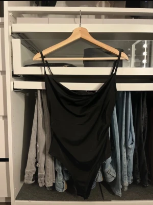 Draperad body  - Draperad body från Shein .