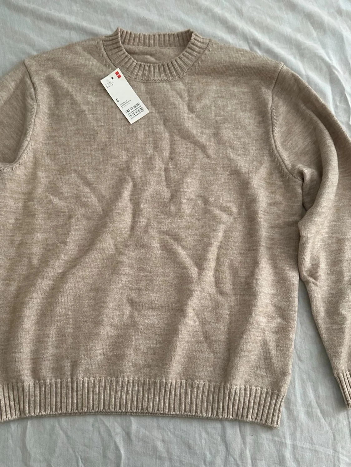 Beige stickad tröja med rund hals - 1
