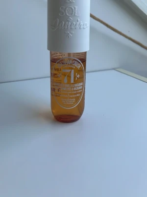 Sol de Janeiro 71 - Har använts men ungefär 70% är kvar, köp gärna inte med bring eftersom det finns inga utlämningsställen nära mig💕