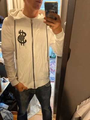 Philipp Plein Zip hoodie  - Sjukt snygg Philipp Plein Zip hoodie. Modell på bild är 186cm 