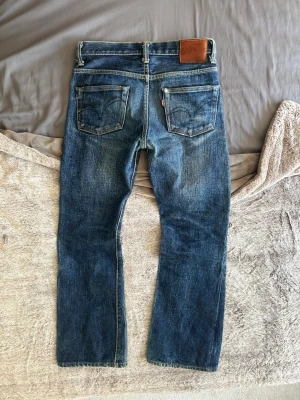 *RARE* Selvedge bootcut samurai jeans - Säljer ett par feta Selvedge bootcut jeans som jag köpte från Plick men tyvärr inte passade. Jeansen är i 19 Oz kiwami denim. Mått:   39 cm midja  101 cm benlängd  23,5 cm benöppning.