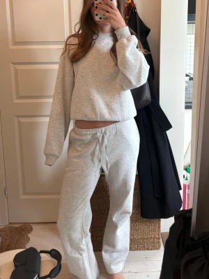 Grått  loungewear-set - Byxa S och tröja M 🥰