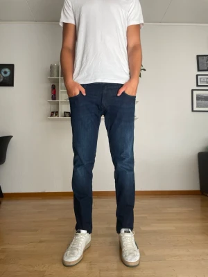Replay Jeans  - Jeans från Replay i modellen Anbass. Storlek W32/L30. Skick 10/10, endast använda 1–2 gånger.