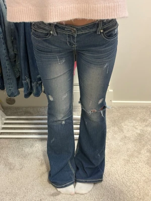 Lågmidjade bootcut jeans - Intressekoll på dessa jättecoola jeans. Hör av er vid intresse🥰🥰