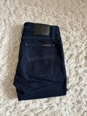 Nudie jeans - Fin jeans från nudie i storlek 29/32. Väldigt fina jeans utan större tecken på använing. Hör av er vid frågor 