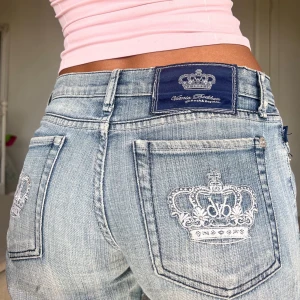 Victoria beckham jeans - Midjemått: 38cm rakt över, innerbenslängd: 80cm 💗