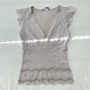 vintage topp - Jättefin vintage v-ringad topp💞