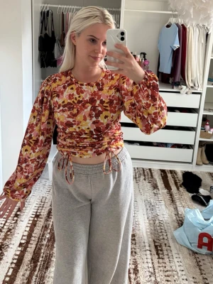 Tröja - S - Tröja i storlek S pris 30kr