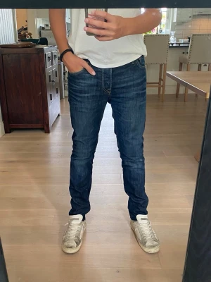 Jeans - Jack & Jones jeans som knappast är använda, där av inga defekter. Riktigt sköna och snygga till vardags.