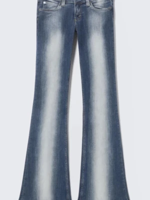 Kvarg jeans - Säljer dessa snygga bootcut o lågmidjade jeansen då de är för långa, inga defekter, orginal pris 399kr