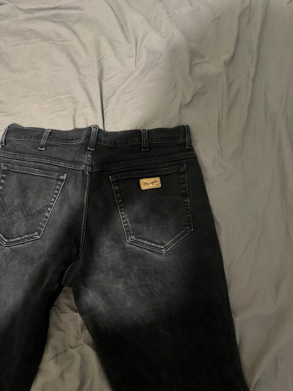 Svarta raka jeans från Wrangler - 3