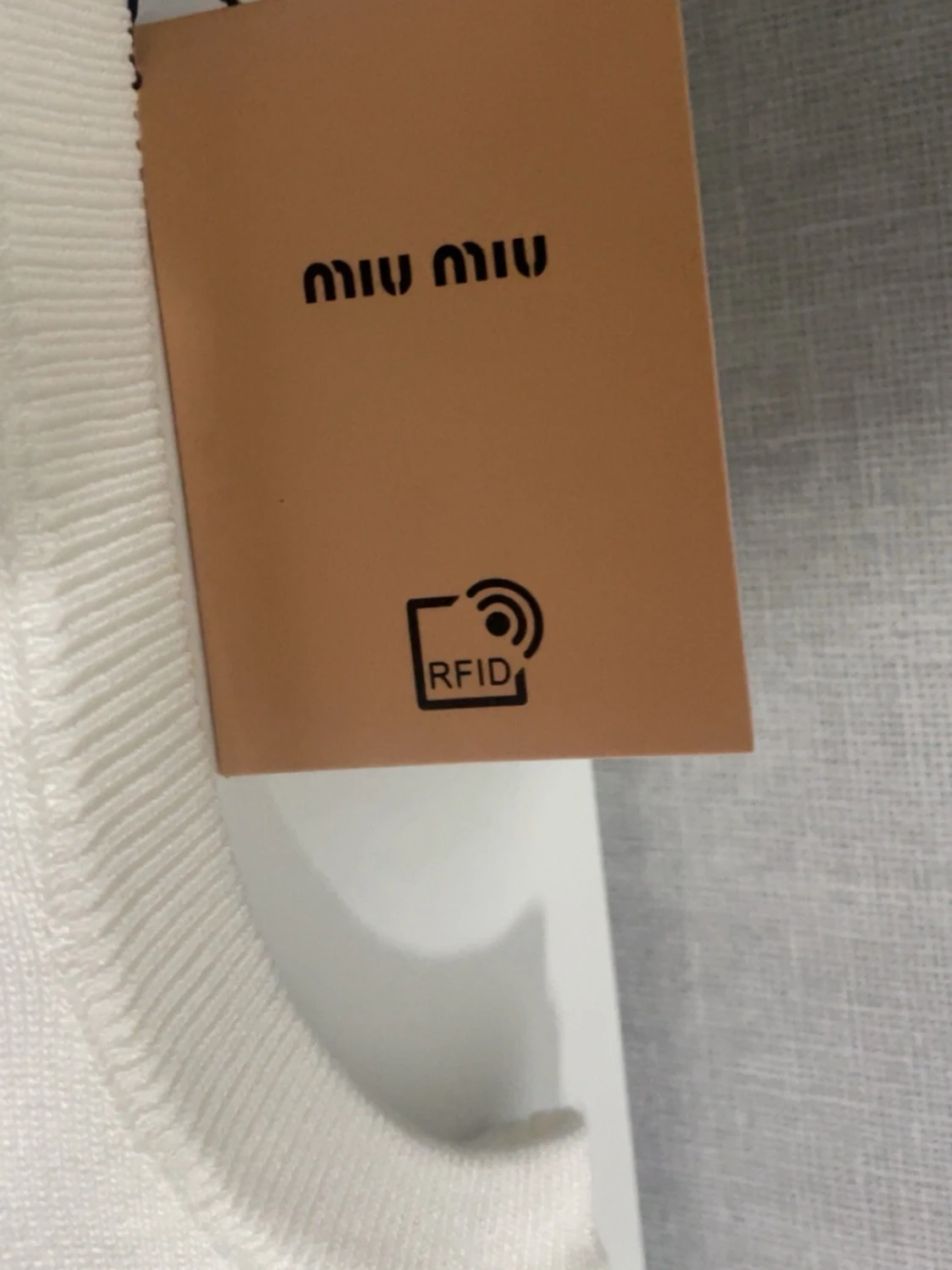 Vit linnetopp från Miu Miu med pärlor - 2