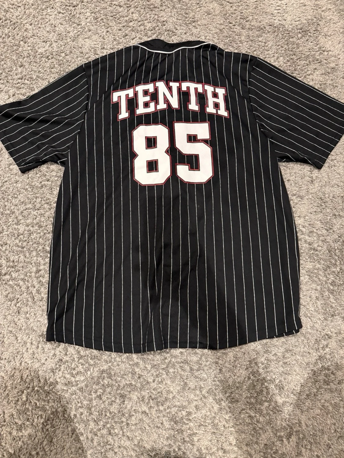 Svart randig baseballskjorta