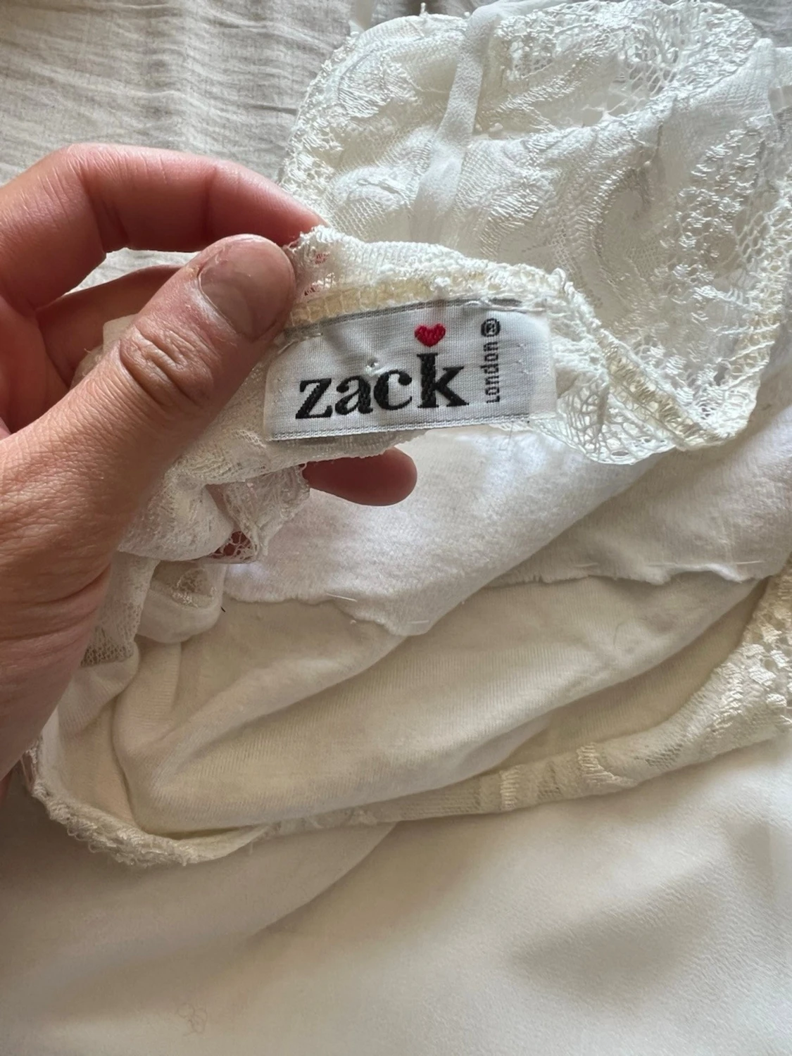 Vit spetsklänning från Zack London - 1