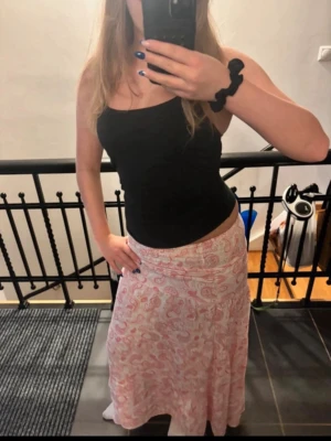 Långkjol  - jätte söt kjol, h&m 170 🥰 jätte gulligt mönster!!