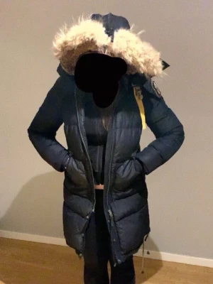 Parajumper jacka  - Modell: Long Bear, är i storlek M, säljs då den inte kommer till användning längre!