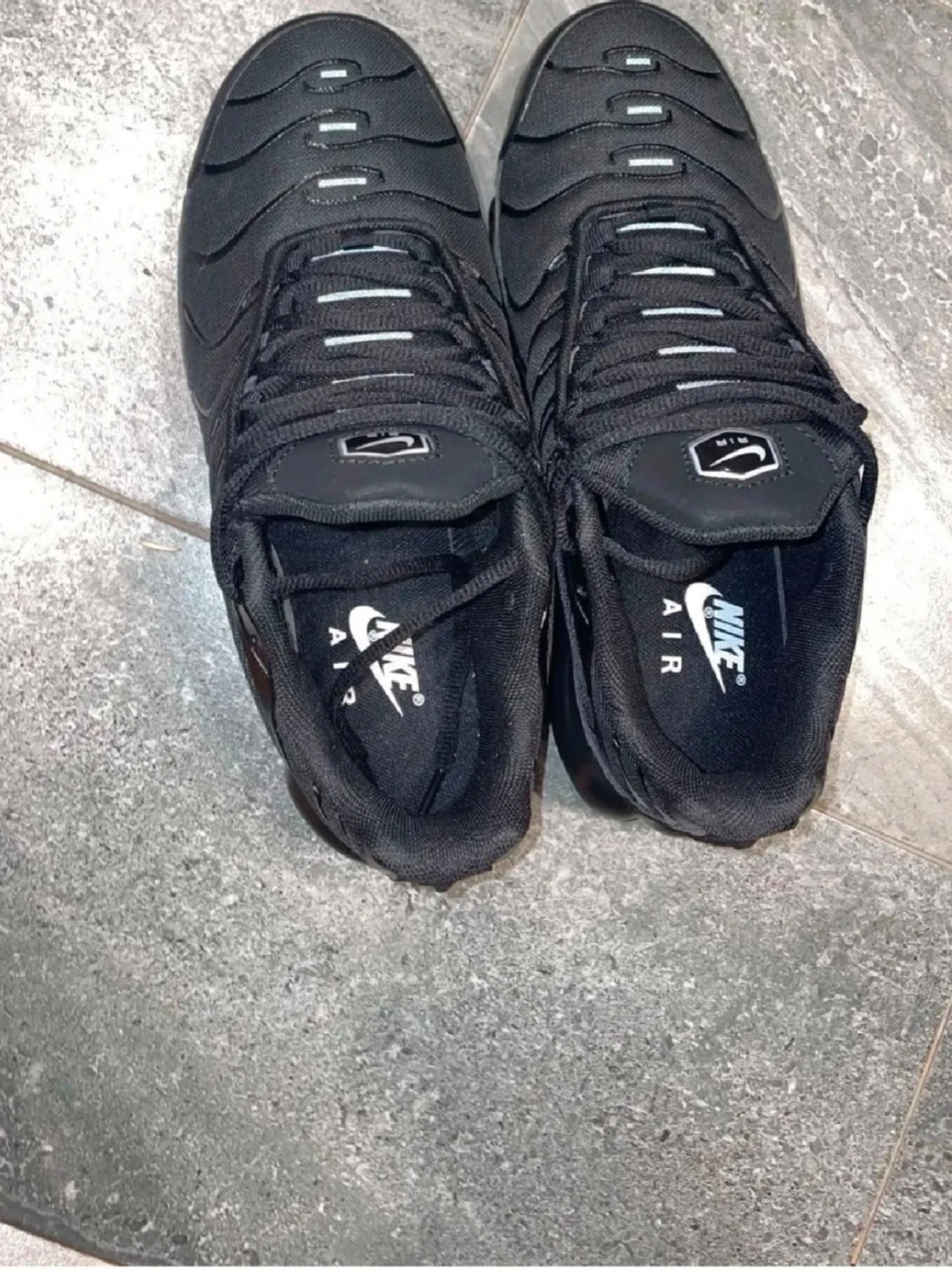 Nike Air Max Plus helsvarta sneakers - 1