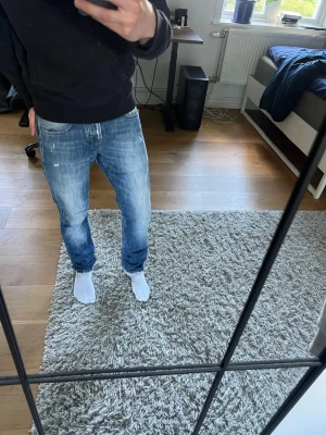 Scotch & Soda - Scotch & Soda i storlek W29 L32 | Inga defekter | Snygga slitningar | Skriv gärna vid frågor eller funderingar |🙌🙌🙌