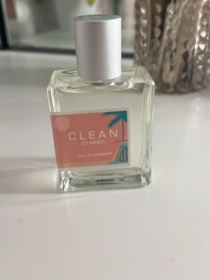 CLEAN Classic Hello Summer parfym - Clean classic, Hello summer. 60ml och väldigt lite använd