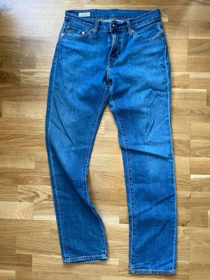 Levi’s Jeans - Klassiska blå Levi’s jeans 👖 Snygg vintage tvätt och bra passform. Fint skick! 📦 Skickas snabbt! Model 511